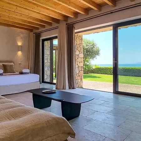 Villa Aquavisionaire Front