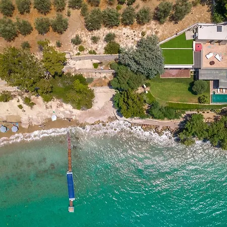 Villa Aquavisionaire Front *